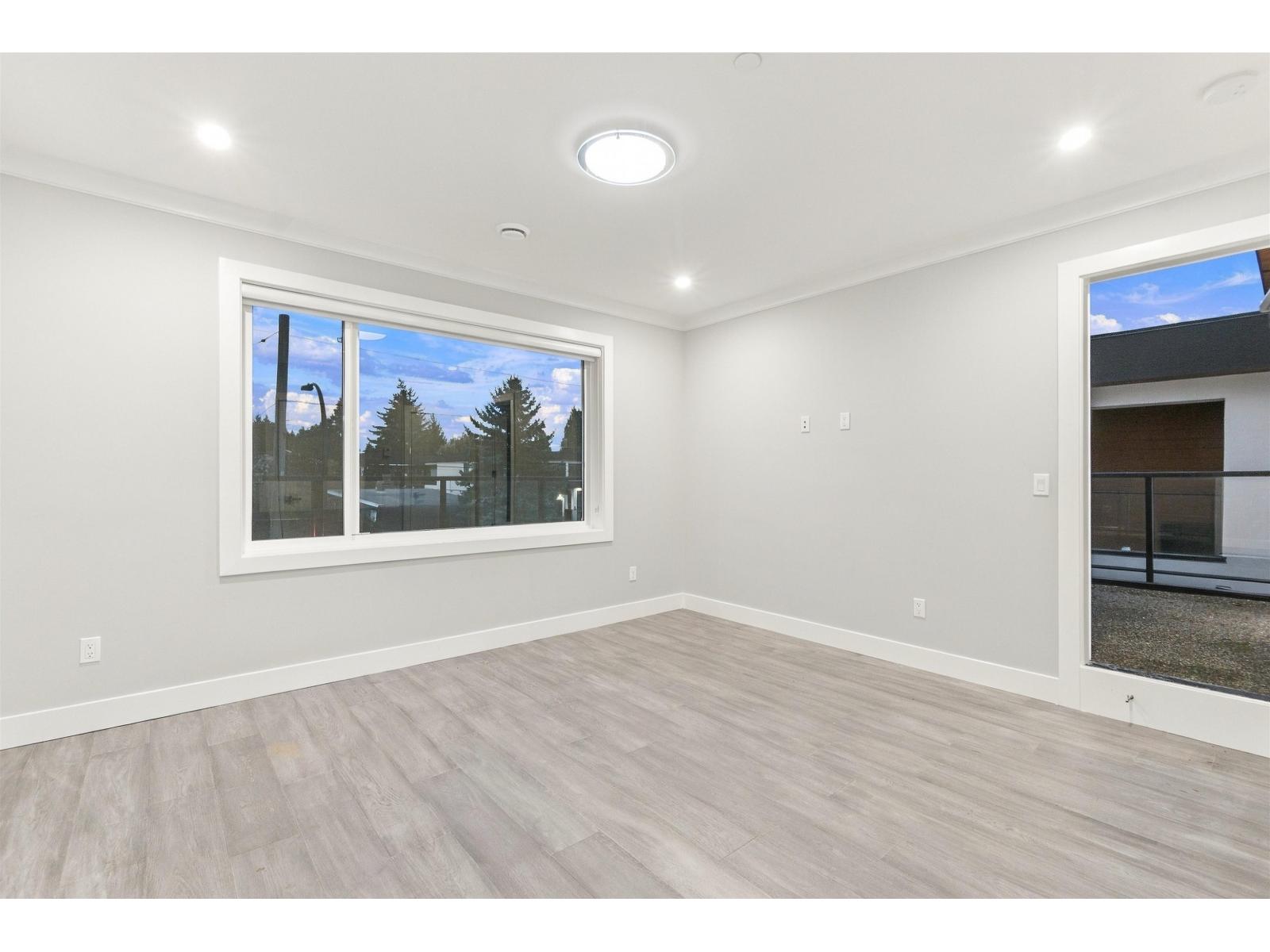 15890 Russell Avenue, White Rock, British Columbia  V4B 2S4 - Photo 30 - R3175345