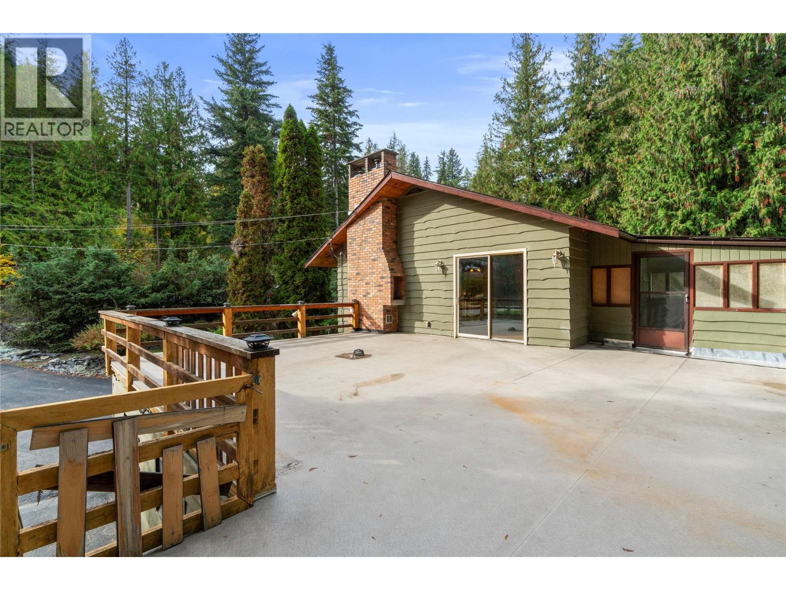 2455 Forest Drive, Blind Bay, British Columbia  V0E 1H2 - Photo 18 - 10403424