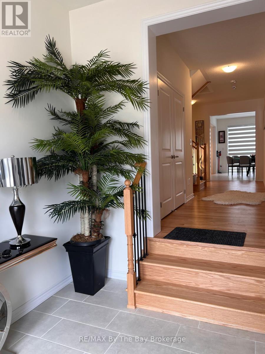 46 Rosanne Circle, Wasaga Beach, Ontario  L9Z 0N3 - Photo 1 - S14090980
