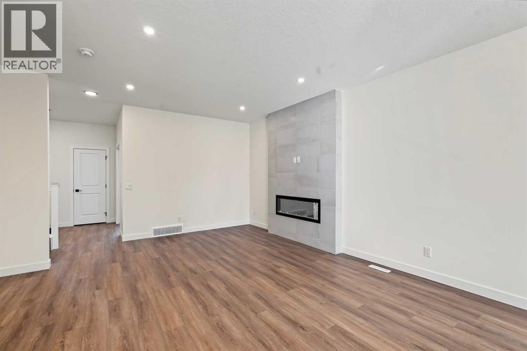 129 Bridgeport Gate, Chestermere, Alberta  T1X 3E2 - Photo 8 - A2352779