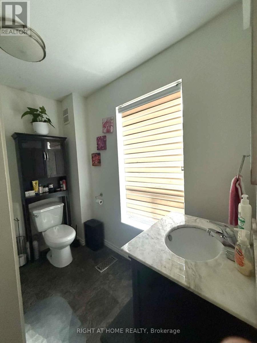 226 Albert Street, Oshawa (Central), Ontario  L1H 4R5 - Photo 6 - E14091034