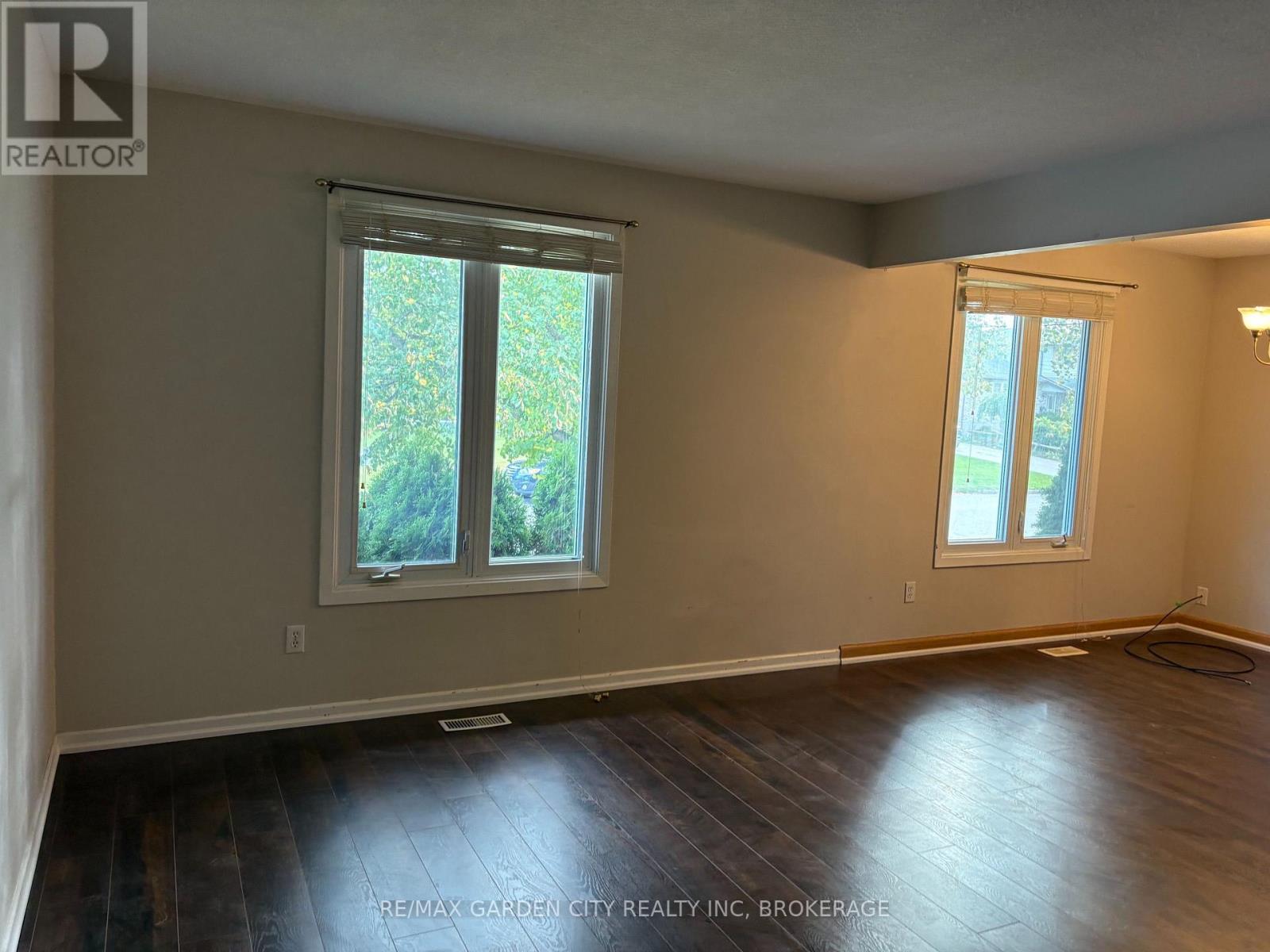 Upper - 9 Stonegate Drive, St. Catharines, Ontario  L2P 3K9 - Photo 9 - X13807524
