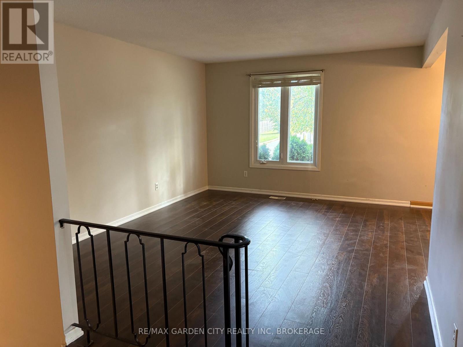Upper - 9 Stonegate Drive, St. Catharines, Ontario  L2P 3K9 - Photo 6 - X13807524