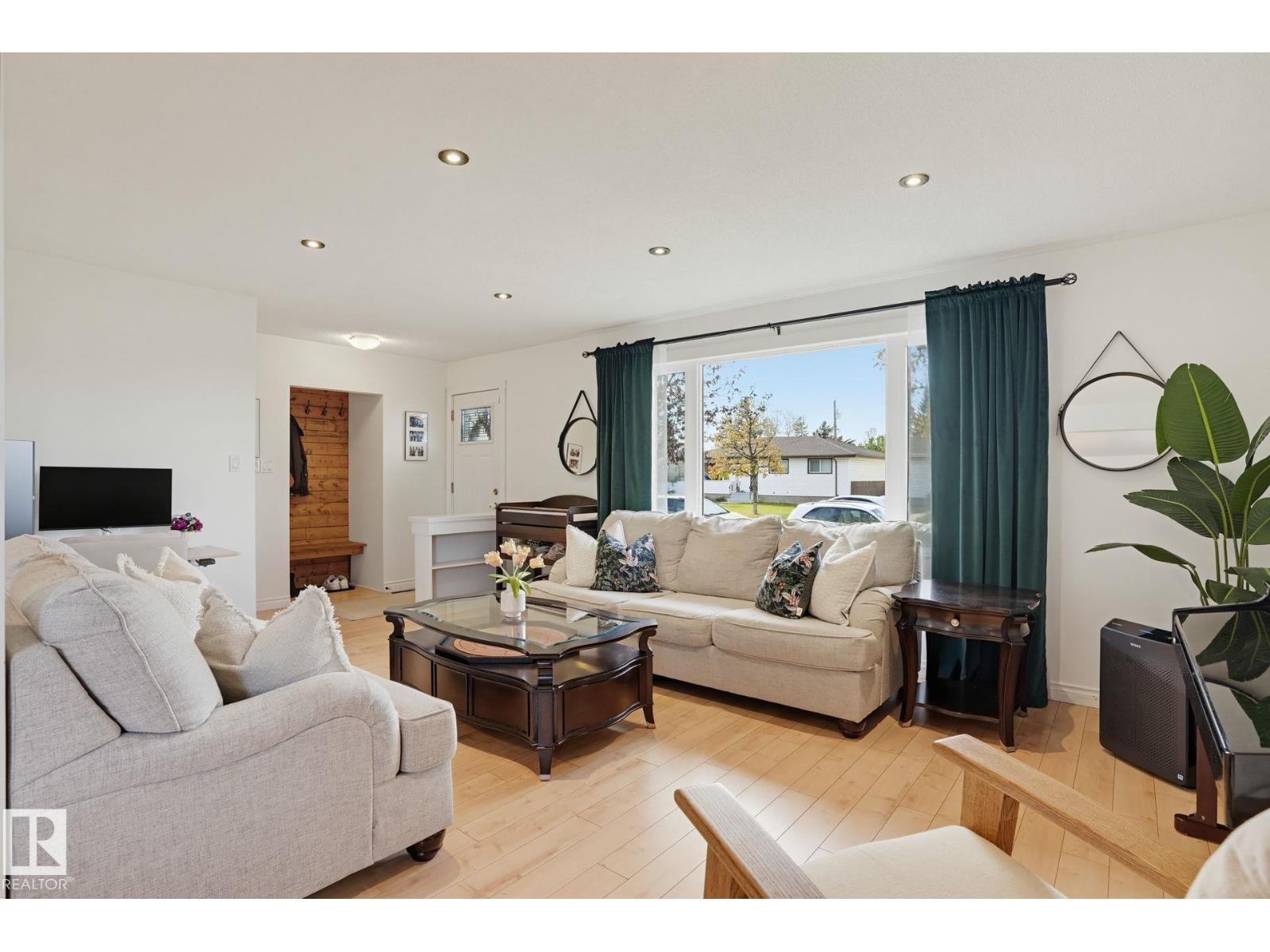 13547 90 ST NW