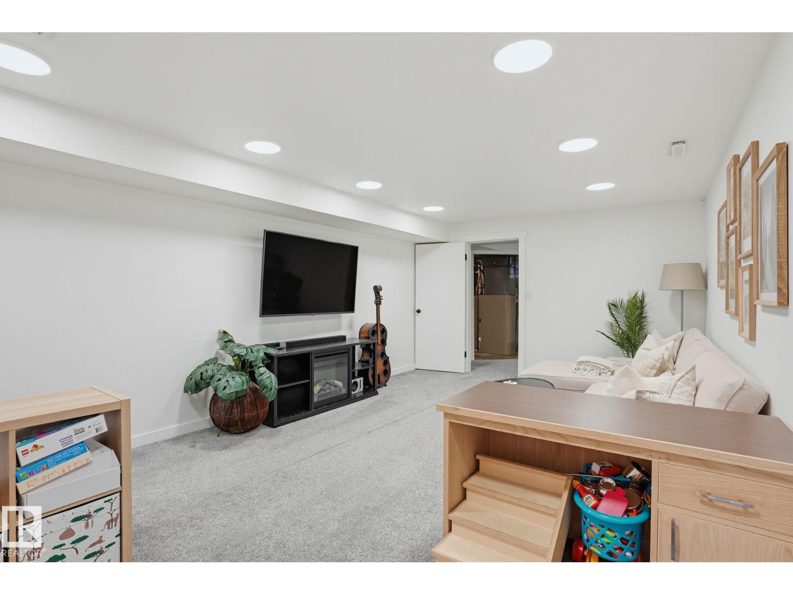 13547 90 ST NW