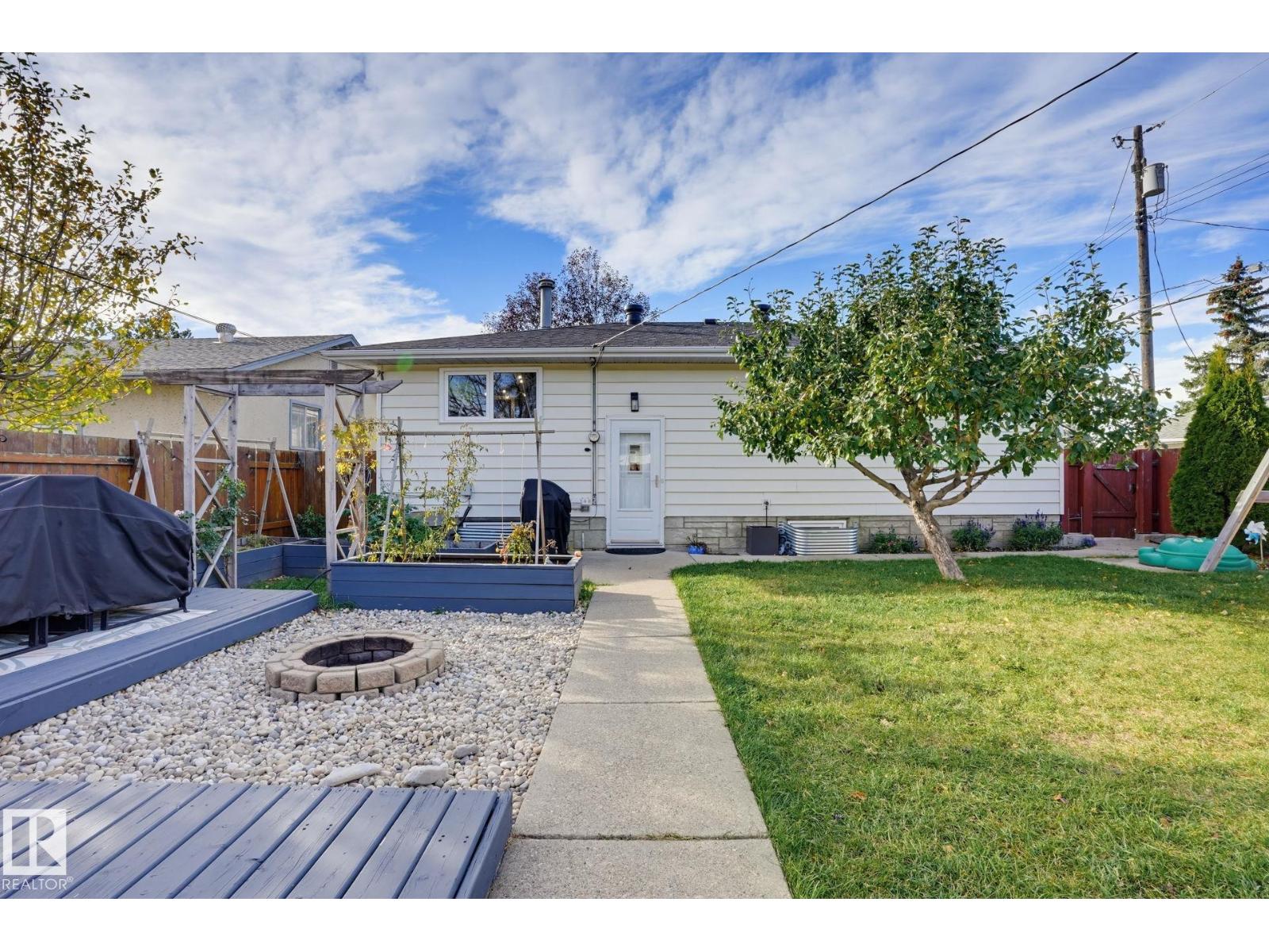 13547 90 ST NW