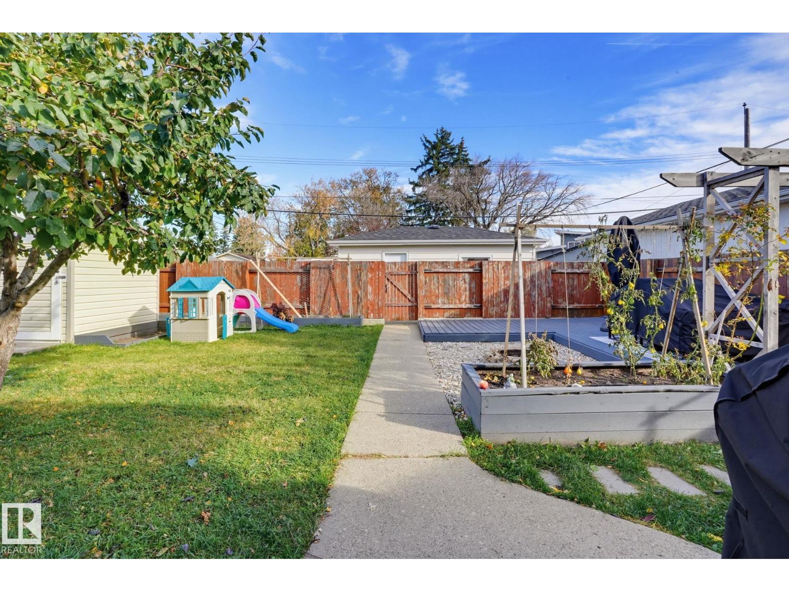 13547 90 ST NW