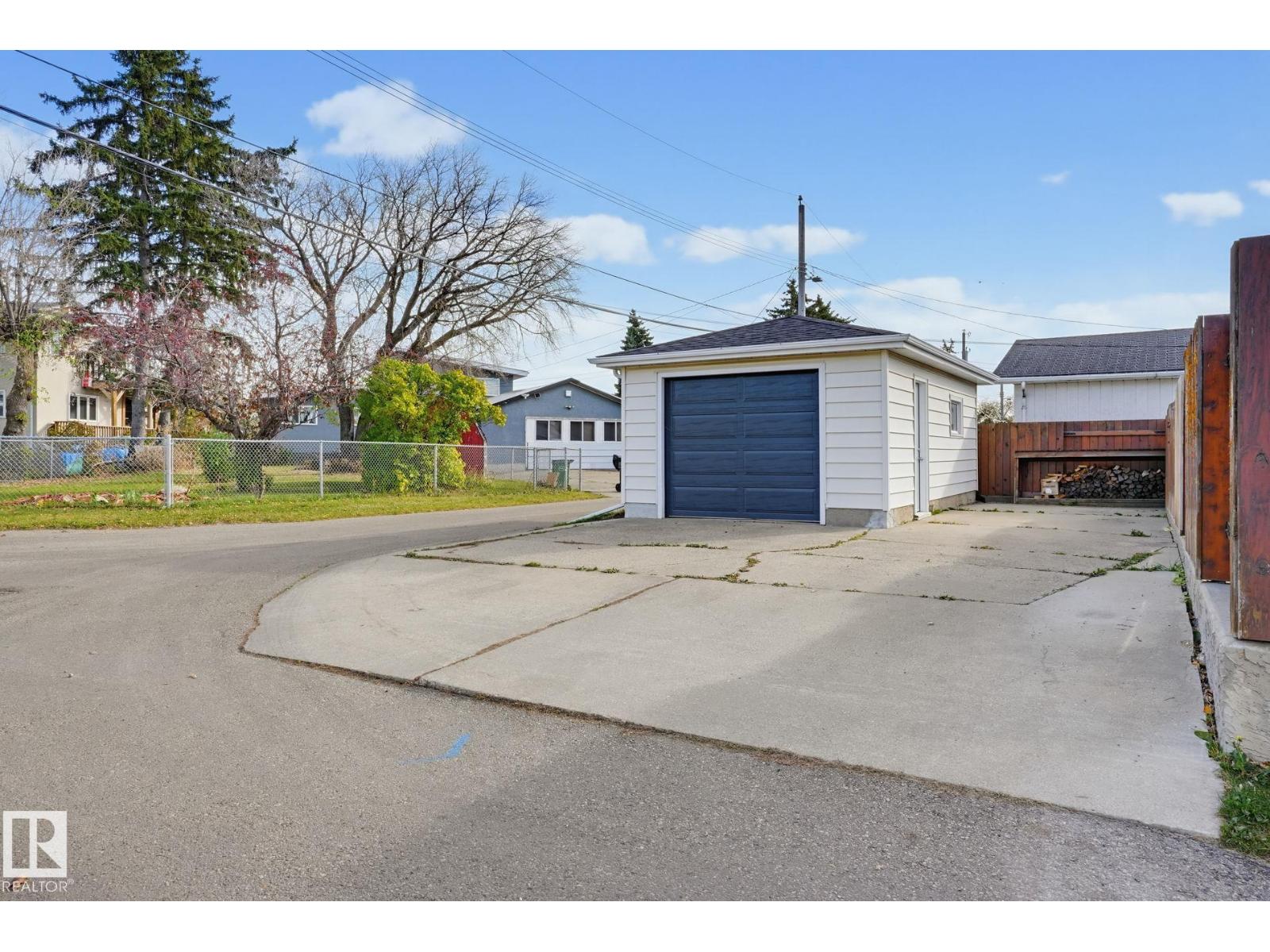 13547 90 ST NW