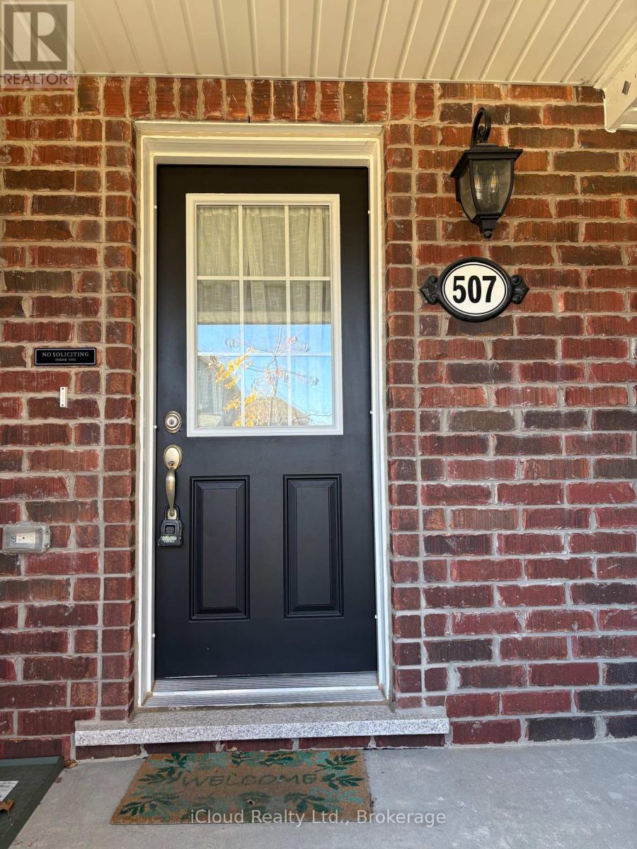 507 Fir Court, Milton, Ontario  L9E 1M3 - Photo 2 - W14091054