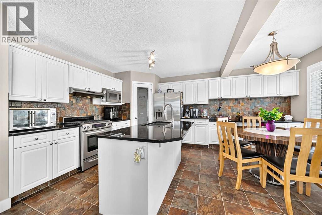 826 Applewood Drive SE, Calgary, Alberta  T2A 7R6 - Photo 5 - A2352091