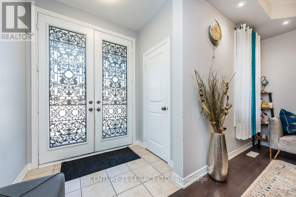 36 Monument Trail, Brampton, Ontario  L7A 4M9 - Photo 3 - W14091102