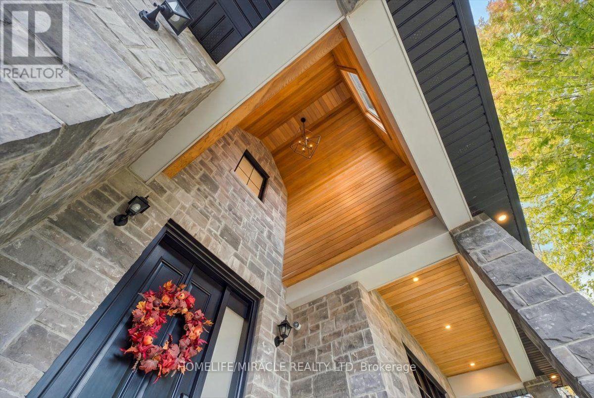 471 Willis Drive, Oakville, Ontario  L6L 4V6 - Photo 3 - W14084648