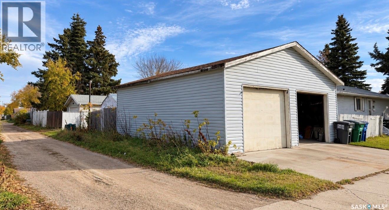 446 Douglas Crescent, Saskatoon, Saskatchewan  S7H 4S4 - Photo 3 - SK051303