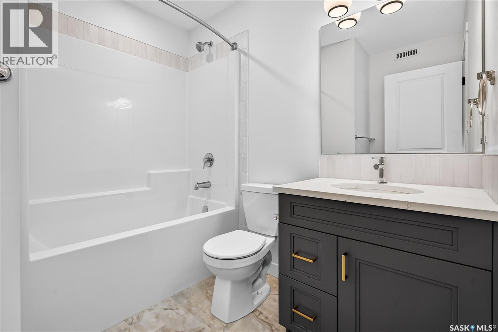 1056 West Park Boulevard, Moose Jaw, Saskatchewan  S6J 0E6 - Photo 43 - SK038535