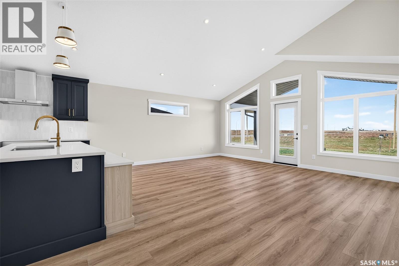 1056 West Park Boulevard, Moose Jaw, Saskatchewan  S6J 0E6 - Photo 25 - SK038535