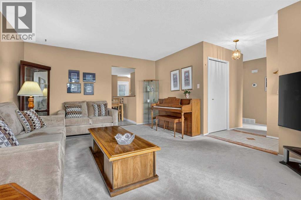 172 Queensland Road Se, Calgary, Alberta T2J 3S2 - Photo 7 - A2333562