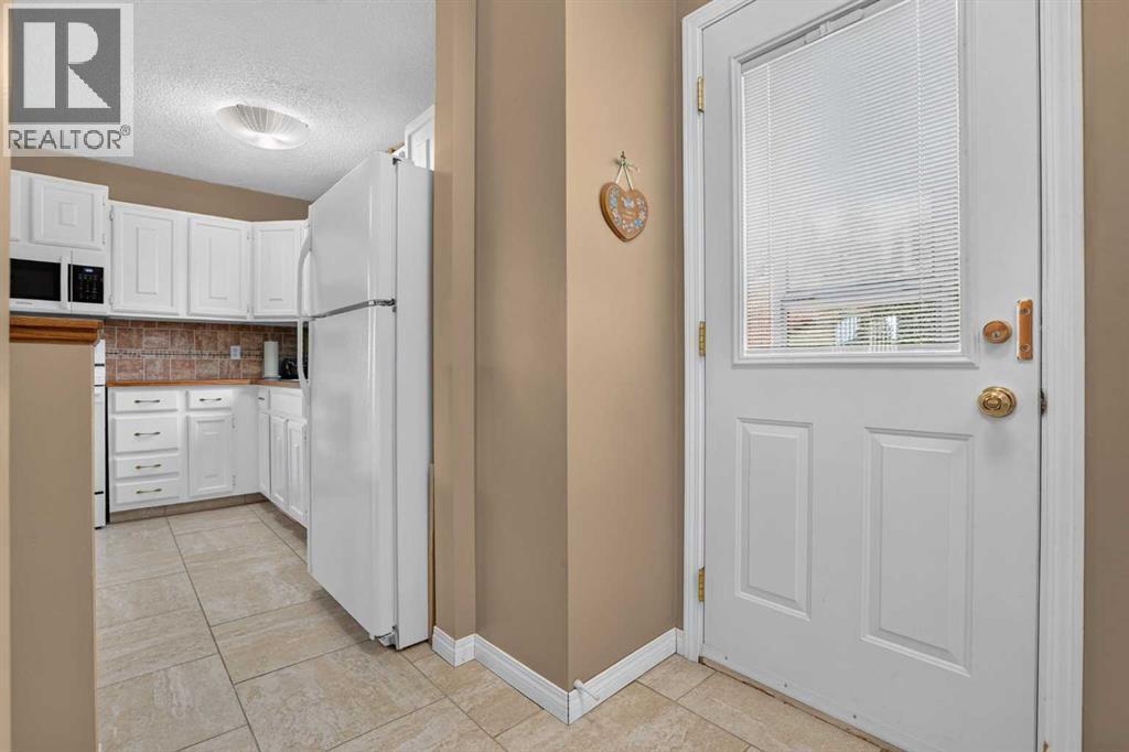 172 Queensland Road Se, Calgary, Alberta T2J 3S2 - Photo 15 - A2333562