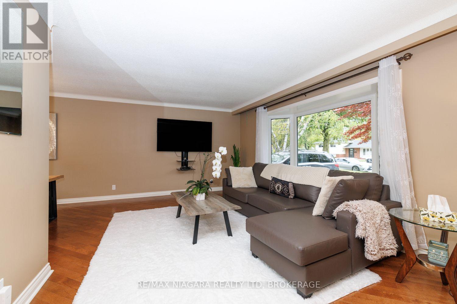 3360 Baker Crescent, Niagara Falls, Ontario  L2J 3L9 - Photo 5 - X14091150