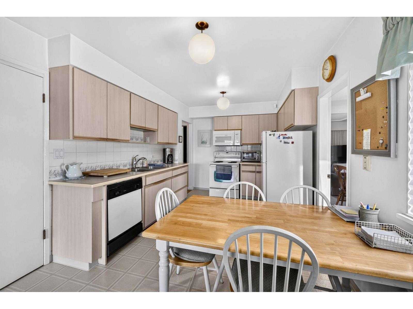 12614 102 Avenue, Surrey, British Columbia  V3V 3E4 - Photo 11 - R3175836