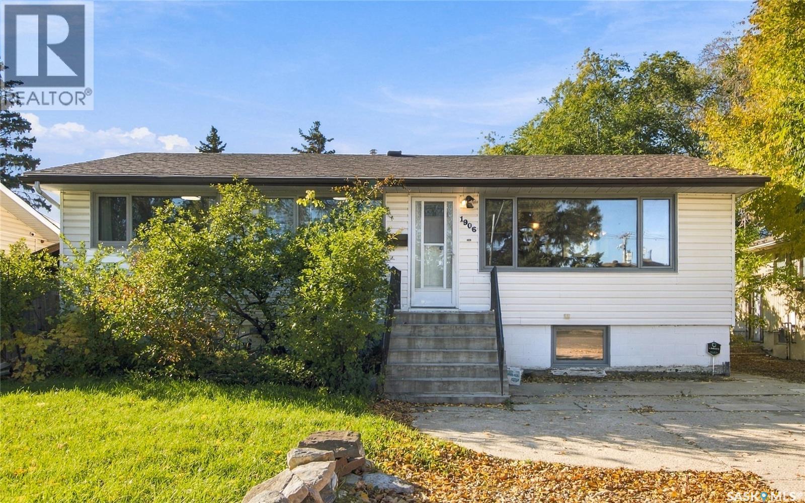 1906 St Charles Avenue, Saskatoon, Saskatchewan  S7M 0N8 - Photo 1 - SK051370