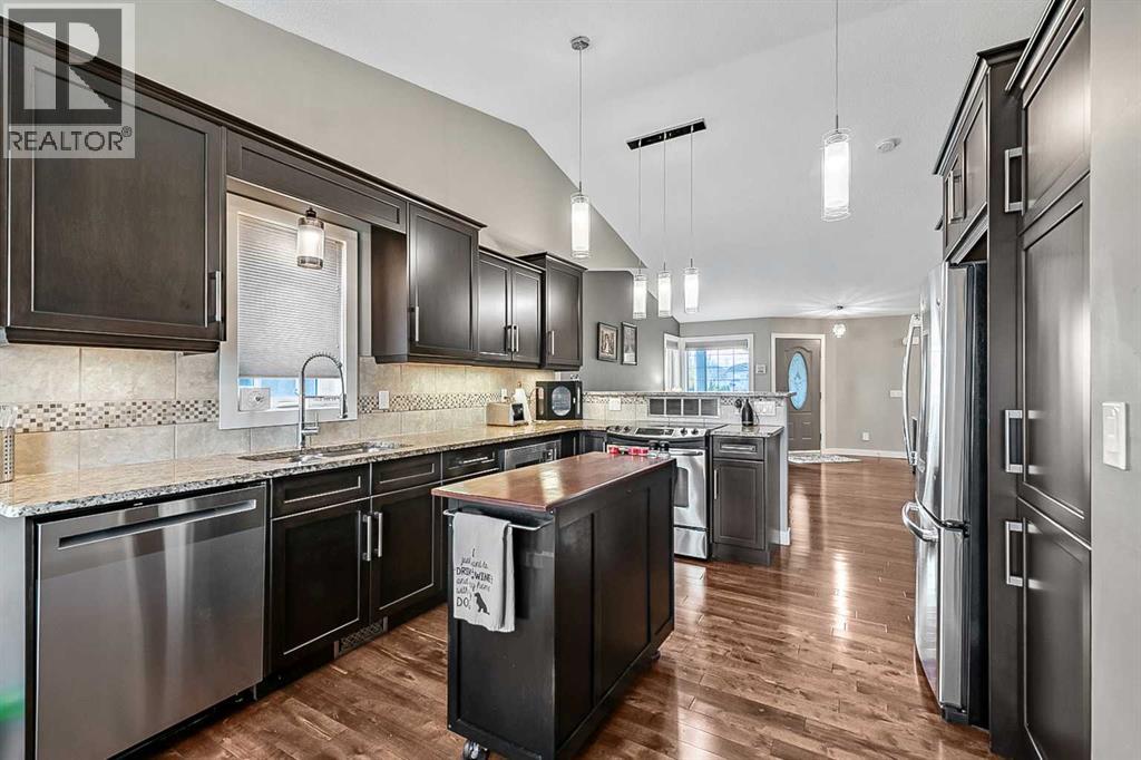 130 Riverside Crescent NW