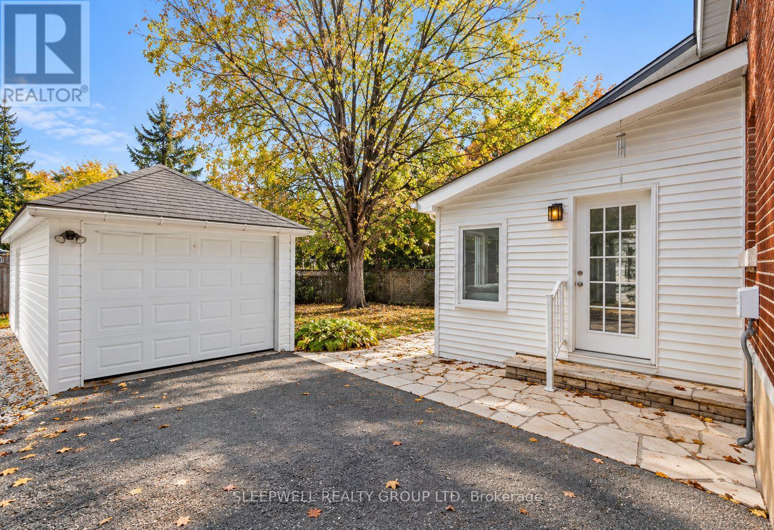 568 Golden Avenue, Ottawa, Ontario  K2A 2E9 - Photo 24 - X14091210