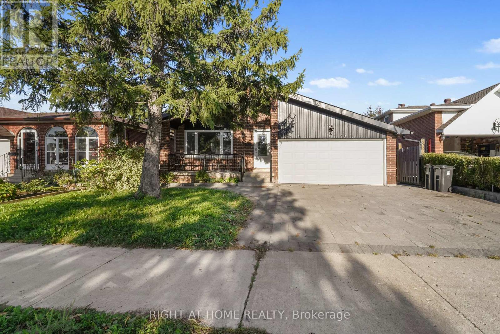 21 CLEETHORPES BOULEVARD, Toronto, Ontario