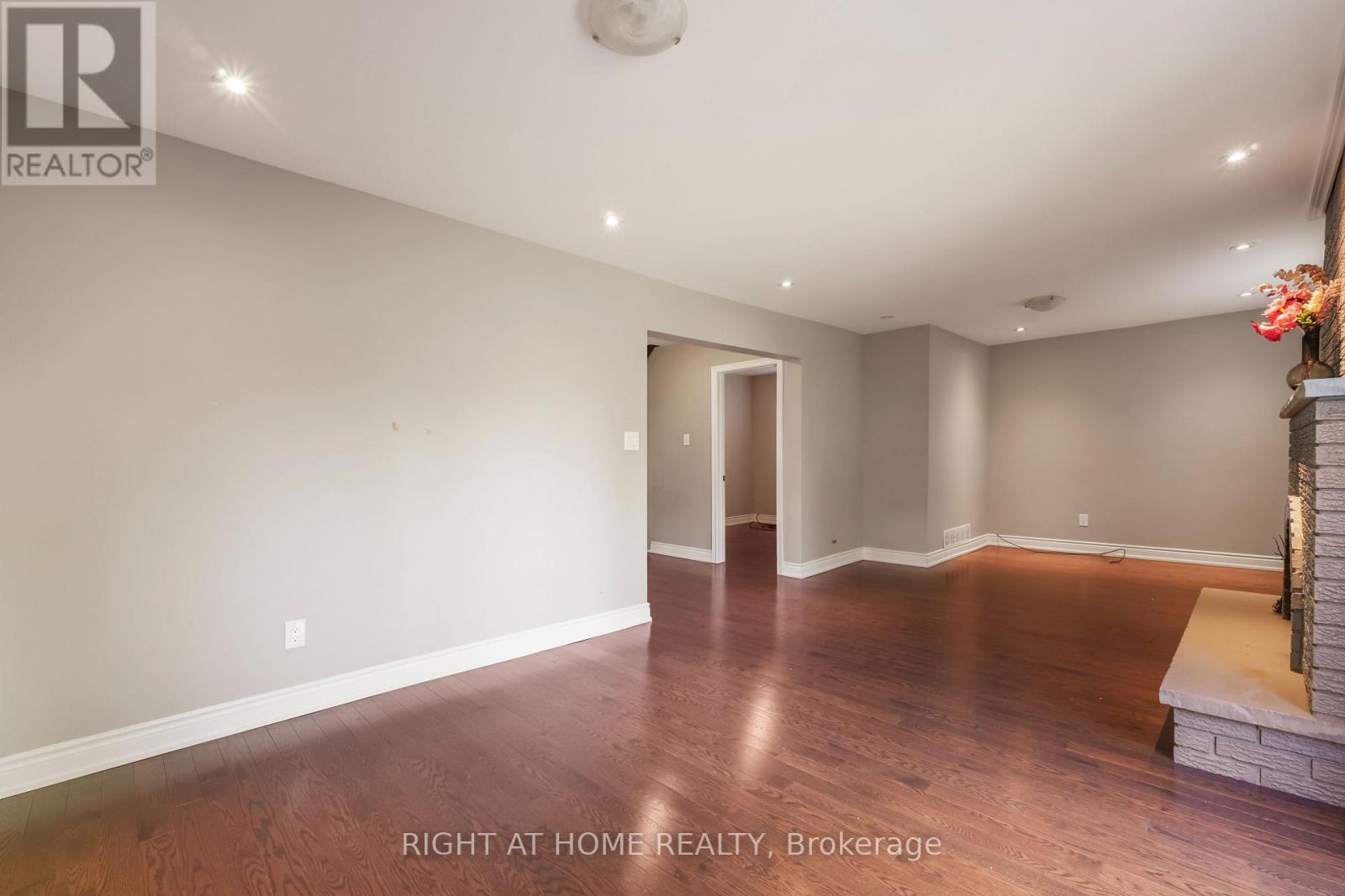 21 Cleethorpes Boulevard, Toronto, Ontario  M1S 2S7 - Photo 13 - E14091212