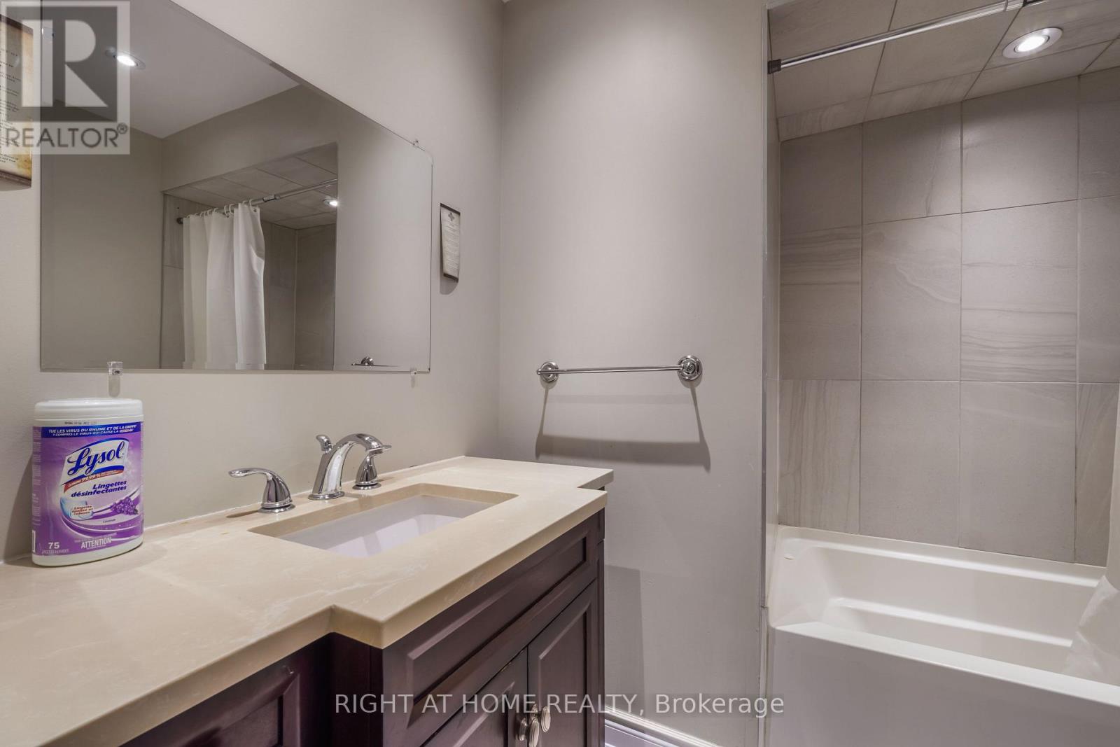 21 Cleethorpes Boulevard, Toronto, Ontario  M1S 2S7 - Photo 17 - E14091212