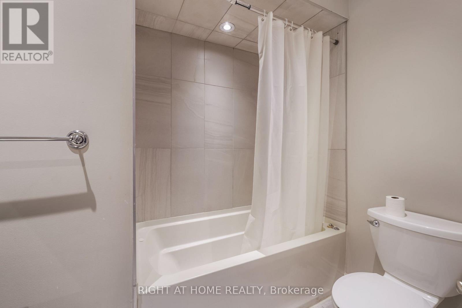 21 Cleethorpes Boulevard, Toronto, Ontario  M1S 2S7 - Photo 18 - E14091212