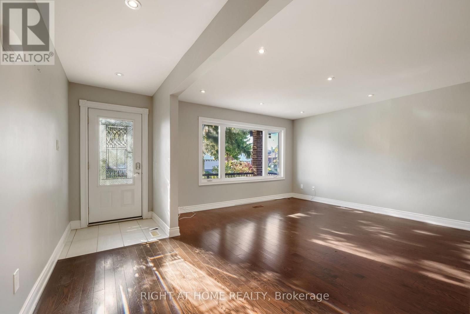 21 Cleethorpes Boulevard, Toronto, Ontario  M1S 2S7 - Photo 3 - E14091212