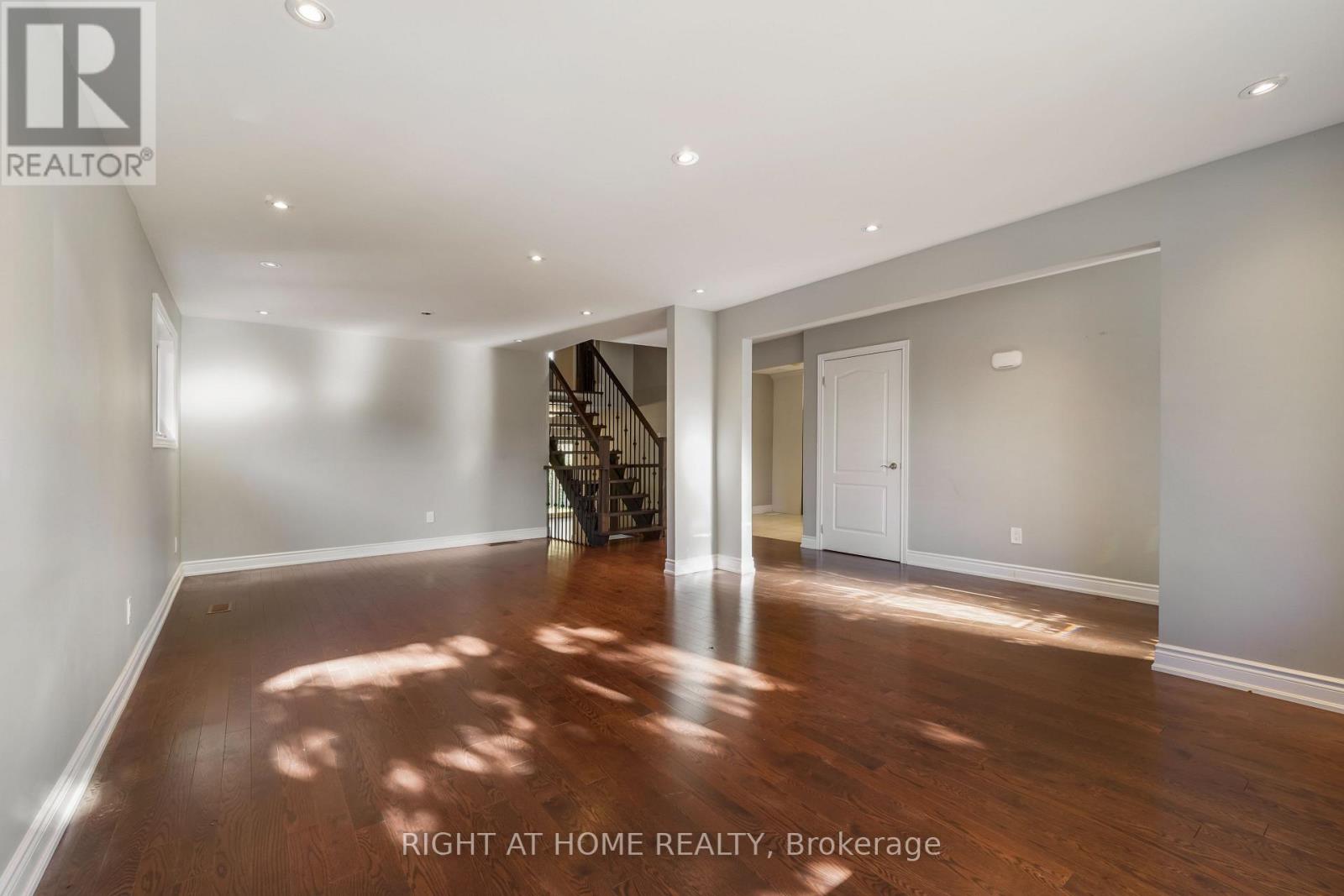 21 Cleethorpes Boulevard, Toronto, Ontario  M1S 2S7 - Photo 5 - E14091212