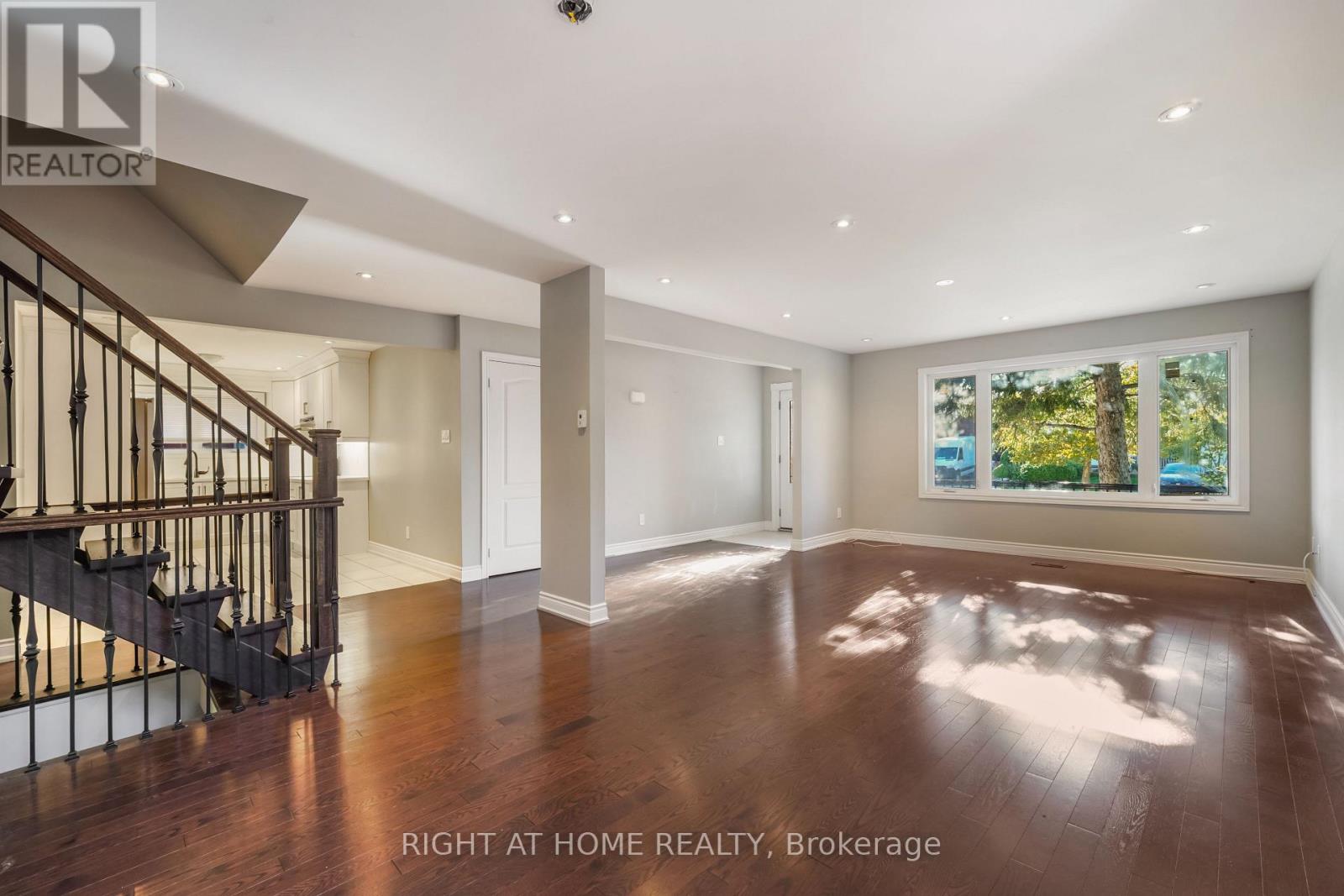 21 Cleethorpes Boulevard, Toronto, Ontario  M1S 2S7 - Photo 6 - E14091212
