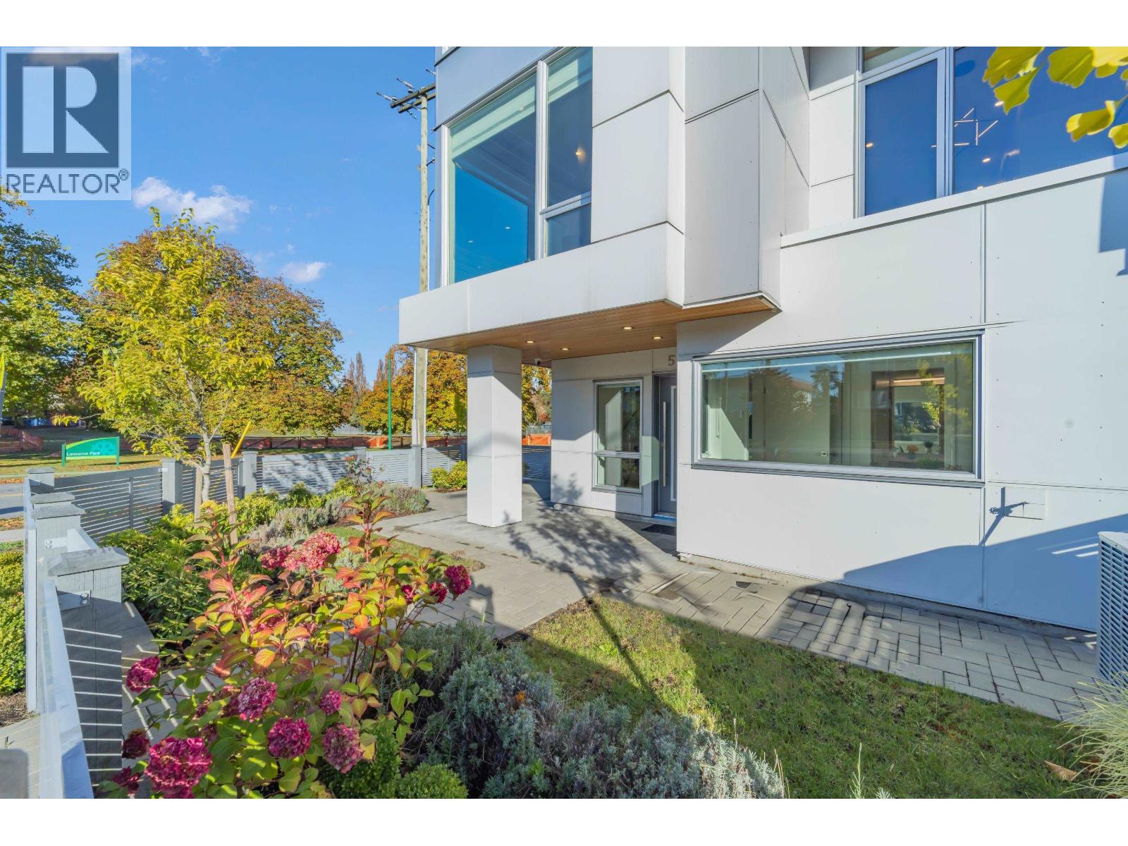 5601 Rumble Street, Burnaby, British Columbia  V5J 2C3 - Photo 5 - R3176066