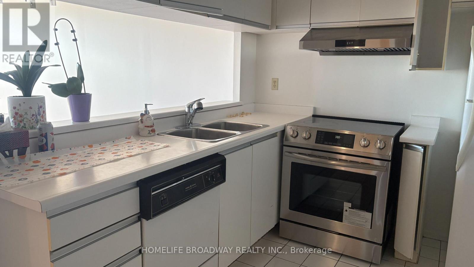 1506 - 300 Alton Towers Circle, Toronto, Ontario  M1V 4X9 - Photo 2 - E13777126