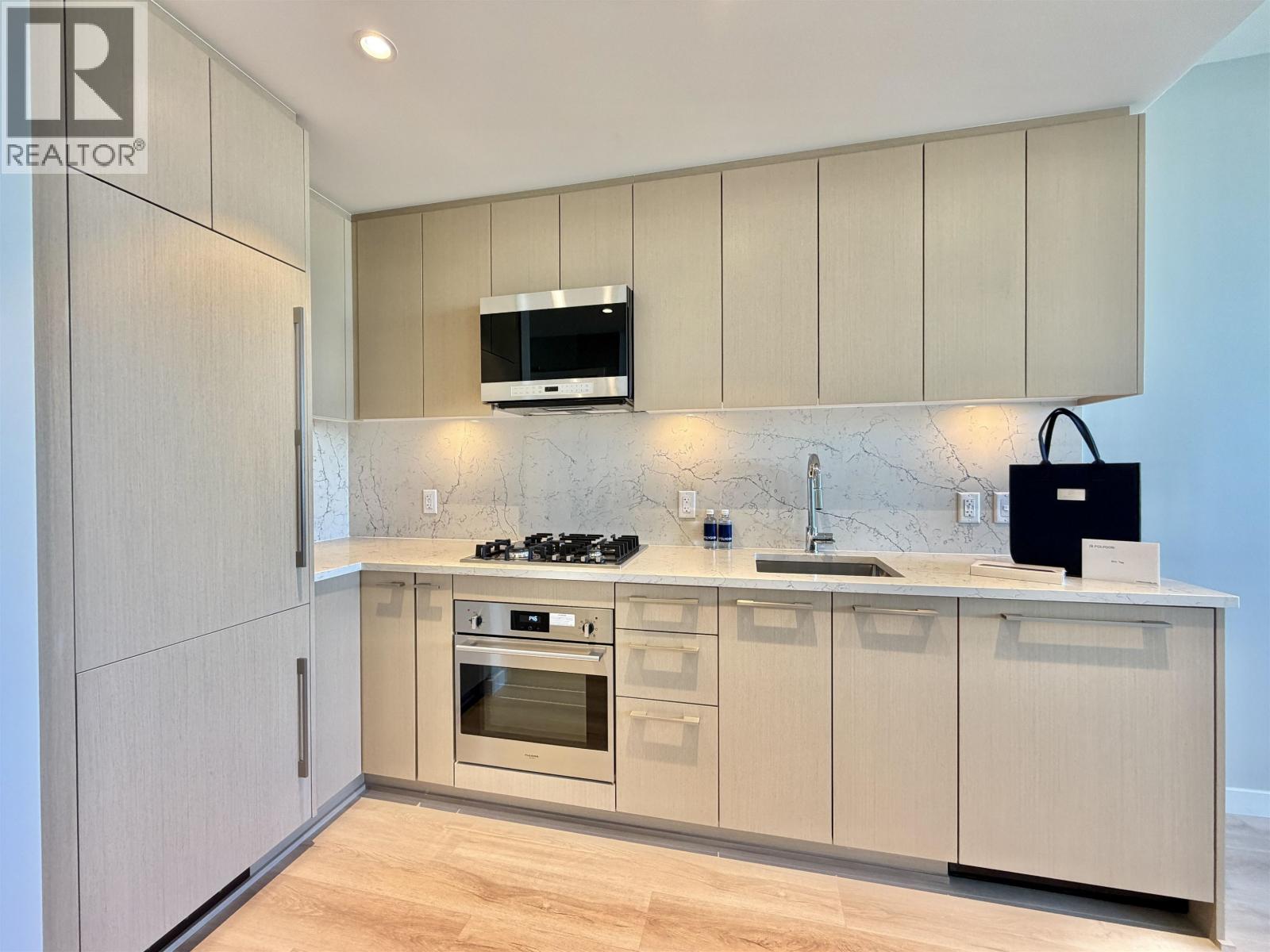 1705 5938 Olive Avenue, Burnaby, British Columbia  V5H 0M6 - Photo 2 - R3176373