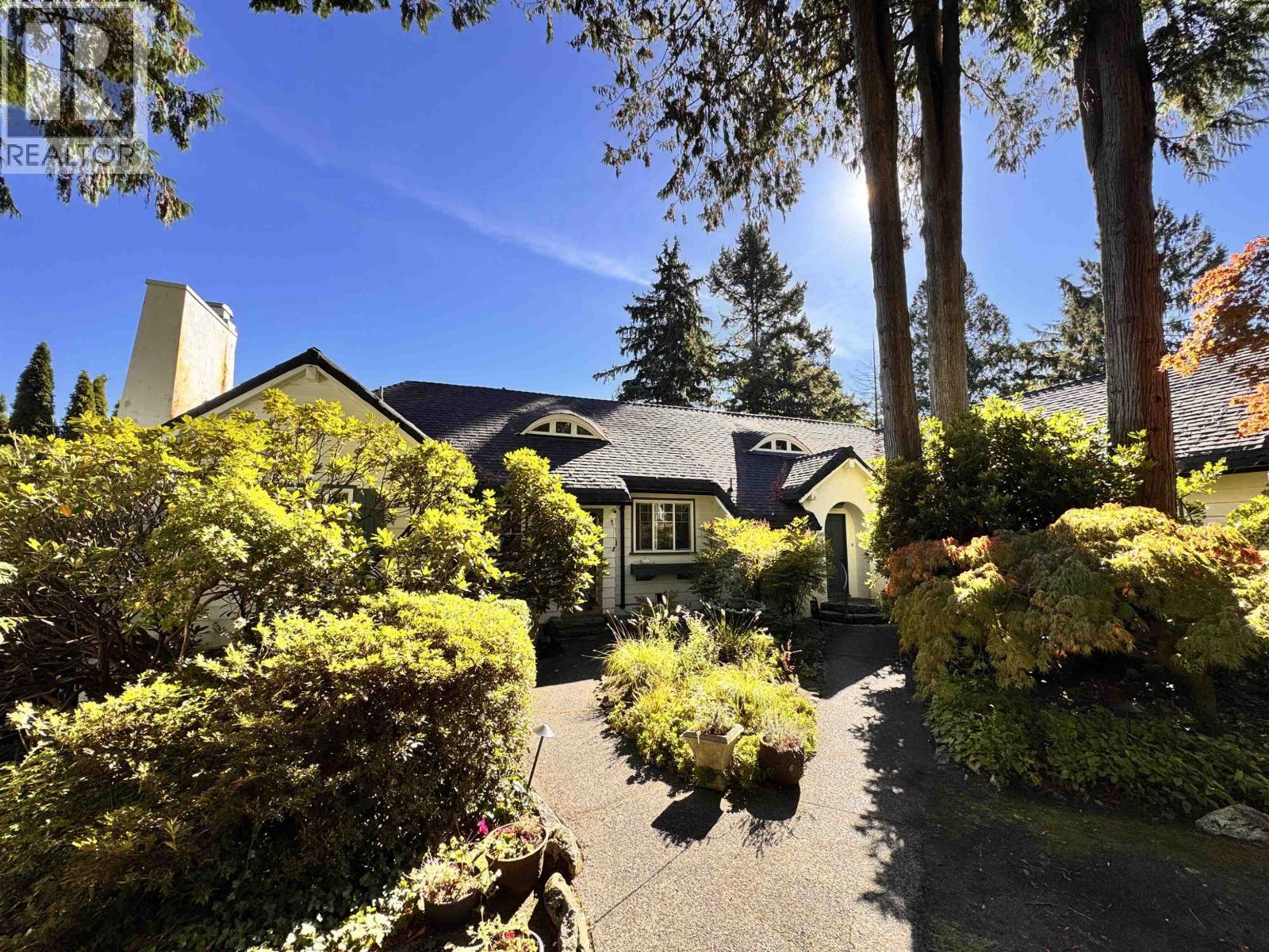 4670 PICCADILLY SOUTH, West Vancouver, British Columbia