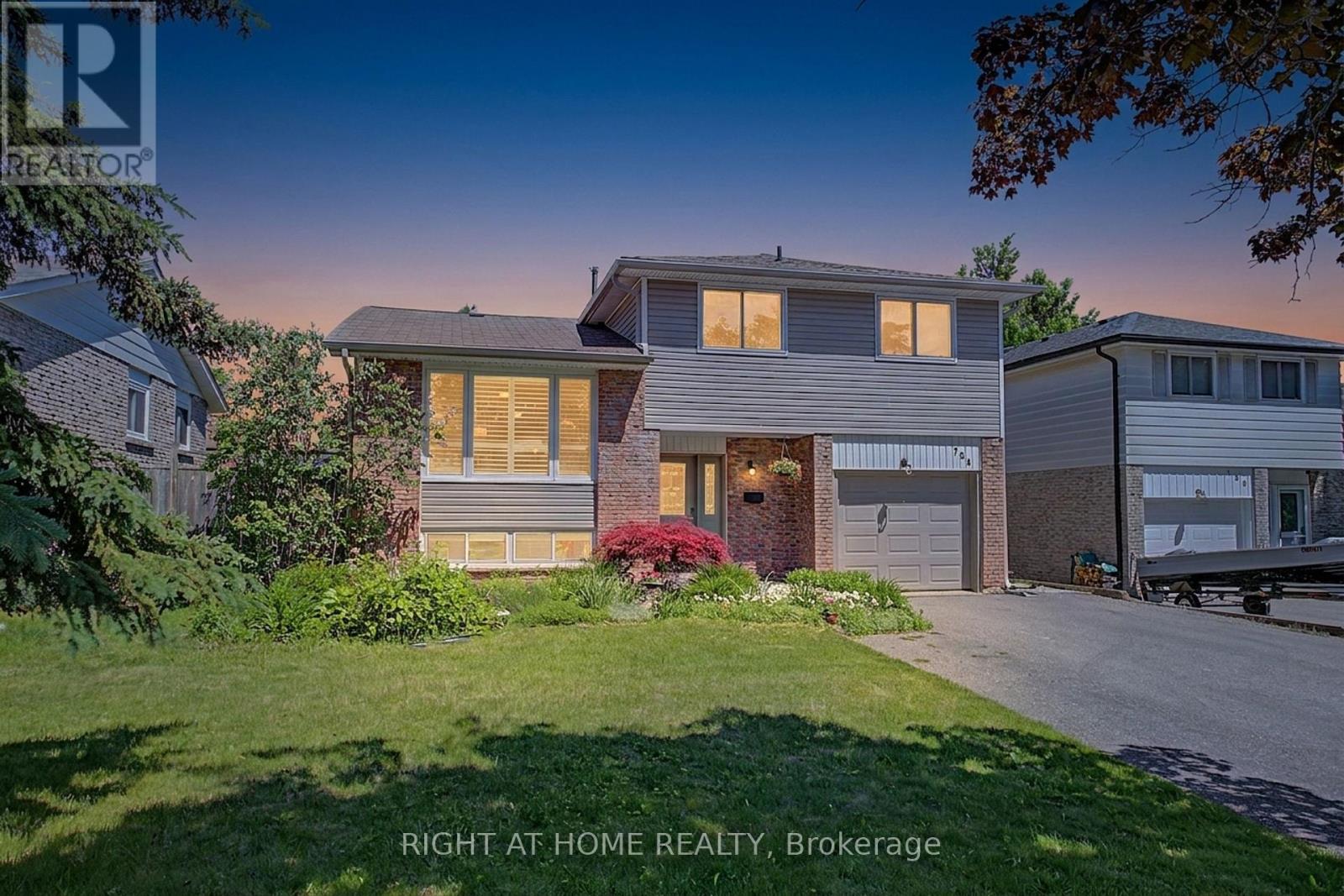 784 RODNEY COURT, Oshawa, Ontario