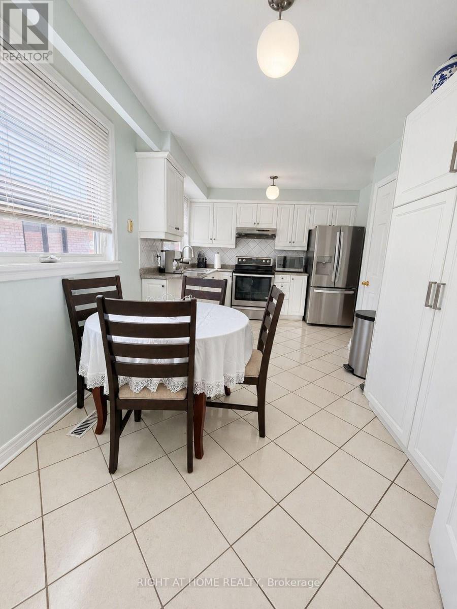 101 Hanson Road, Mississauga (Fairview), Ontario  L5B 2E3 - Photo 8 - W14091308