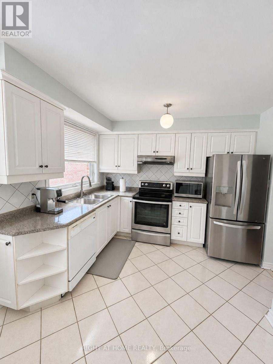 101 Hanson Road, Mississauga (Fairview), Ontario  L5B 2E3 - Photo 9 - W14091308