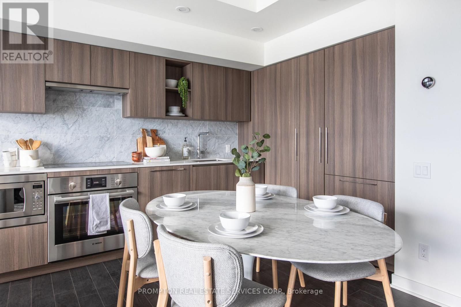 2502 - 17 Bathurst Street, Toronto, Ontario  M5V 1A5 - Photo 3 - C14091330