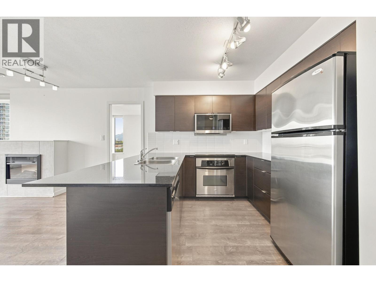1806 4182 DAWSON STREET, Burnaby, British Columbia
