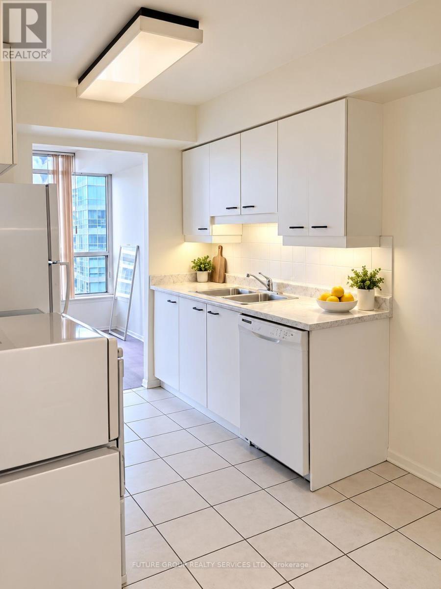 1008 - 55 Elm Drive W, Mississauga, Ontario  L5B 3Z3 - Photo 6 - W13817944
