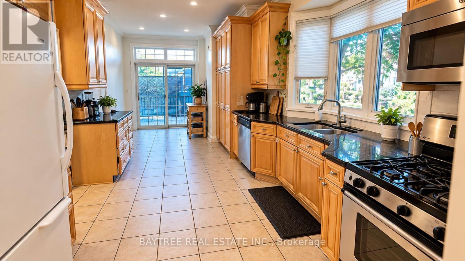 Upper - 257 Cocksfield Avenue, Toronto, Ontario  M3H 3T6 - Photo 4 - C14091366