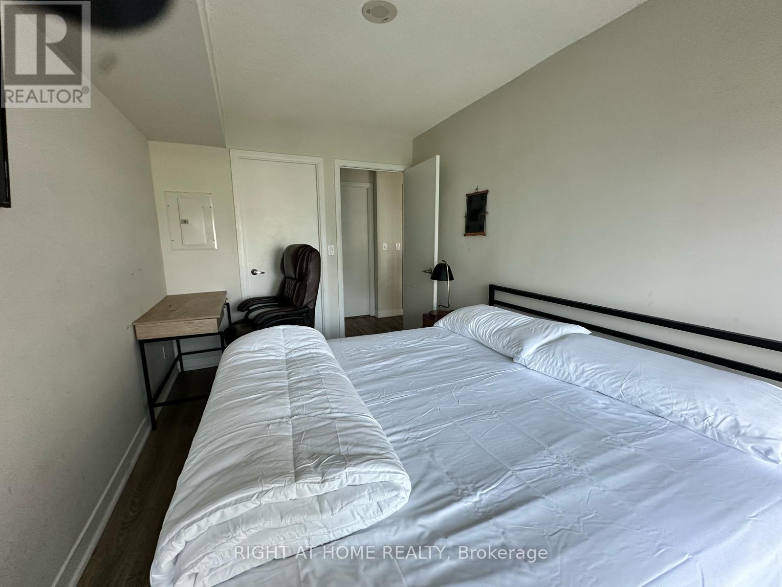 155 - 155 Legion Road N, Toronto, Ontario  M8Y 0A7 - Photo 4 - W14091344