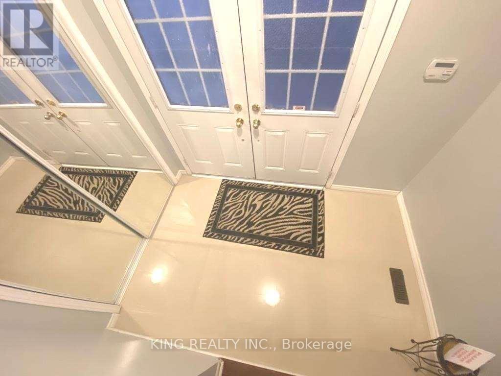 72 Baylawn Circle S, Brampton, Ontario  L6P 2M5 - Photo 4 - W14091346