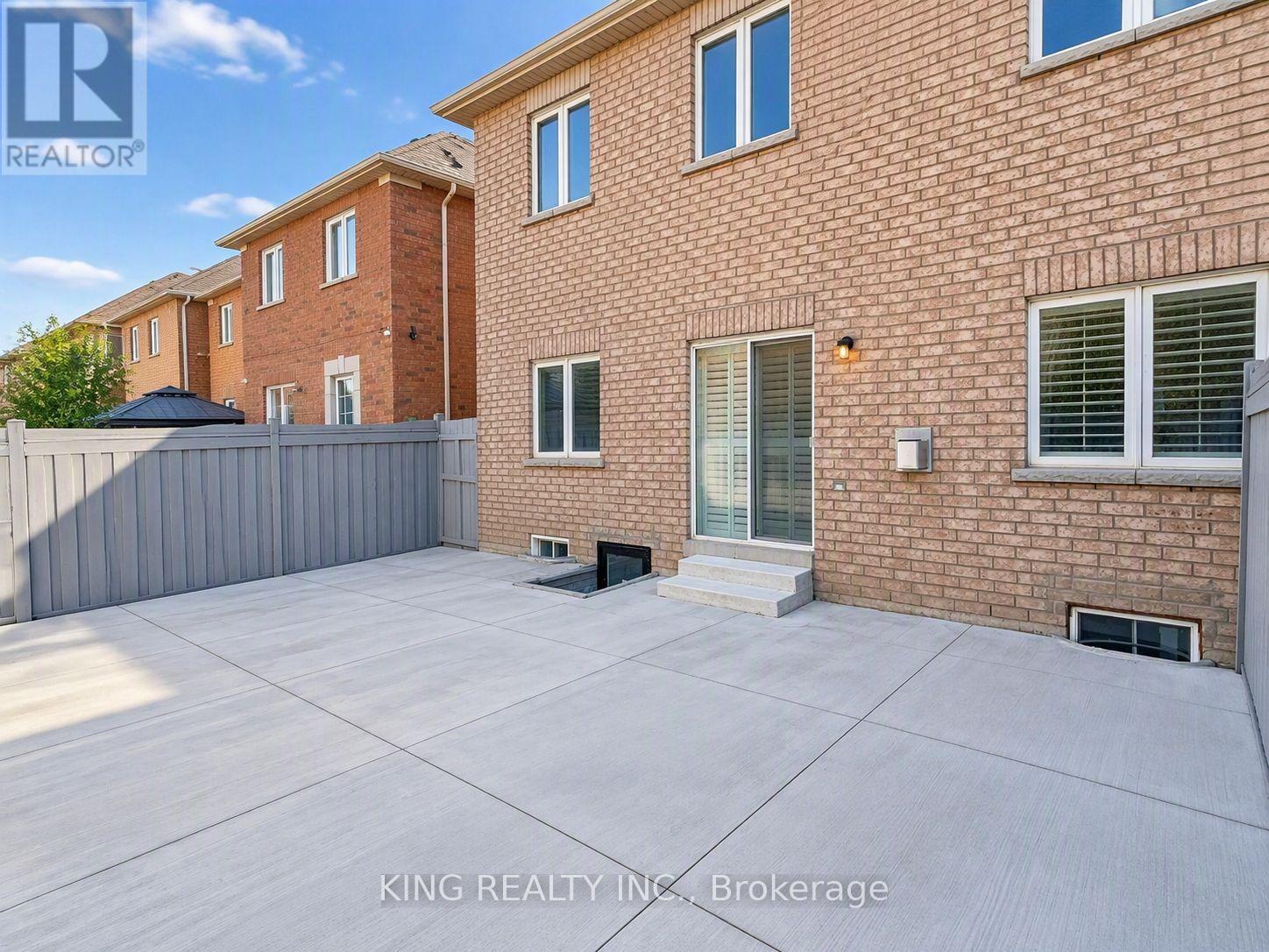 72 Baylawn Circle S, Brampton, Ontario  L6P 2M5 - Photo 5 - W14091346
