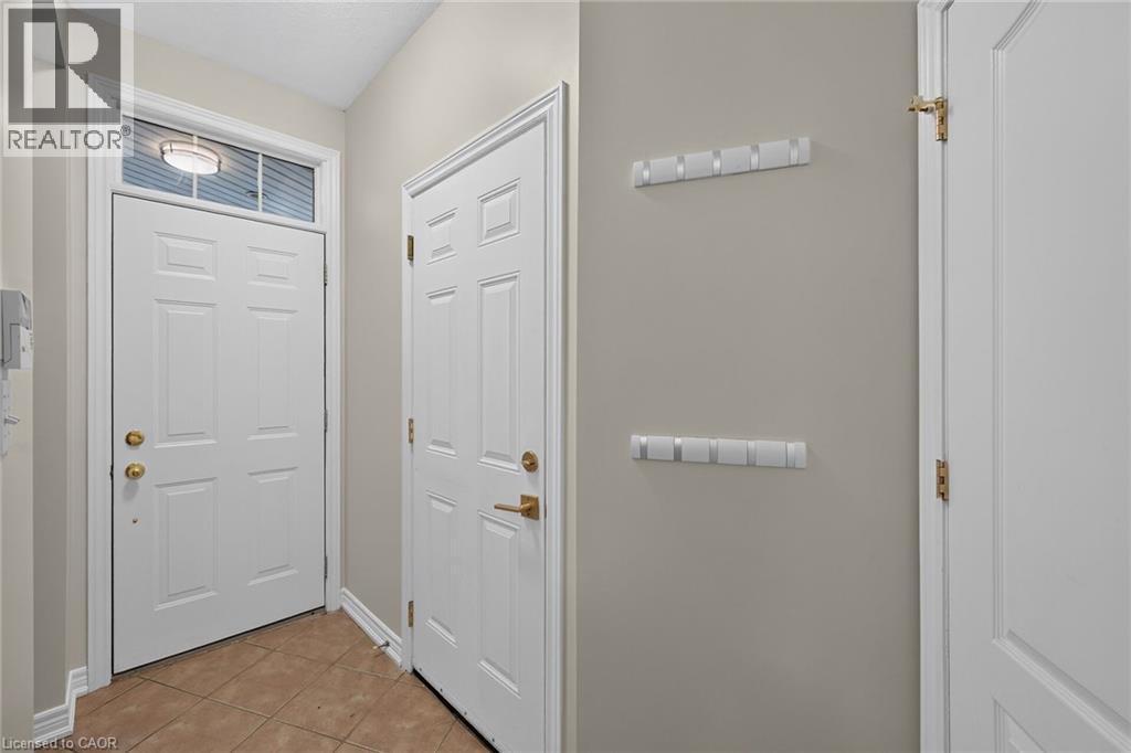 53 Sunnycroft Court, Waterdown, Ontario  L0R 2H4 - Photo 5 - 40871812