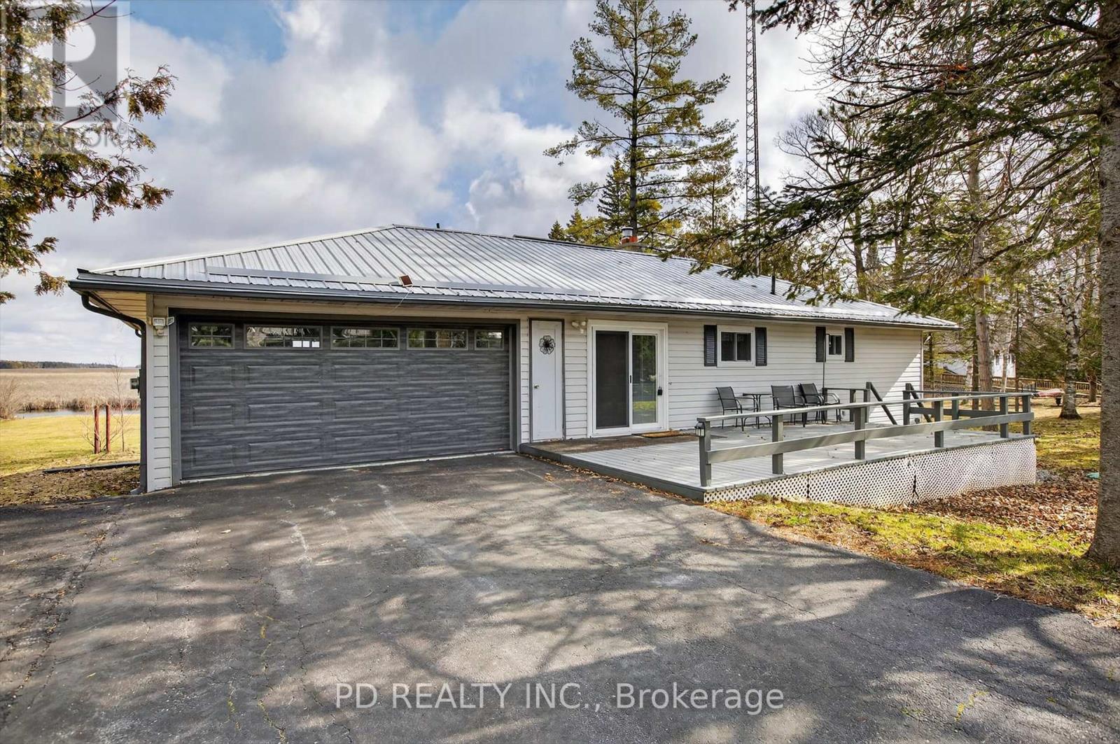200 Charlore Park Drive, Kawartha Lakes, Ontario  K0L 2W0 - Photo 2 - X12962642