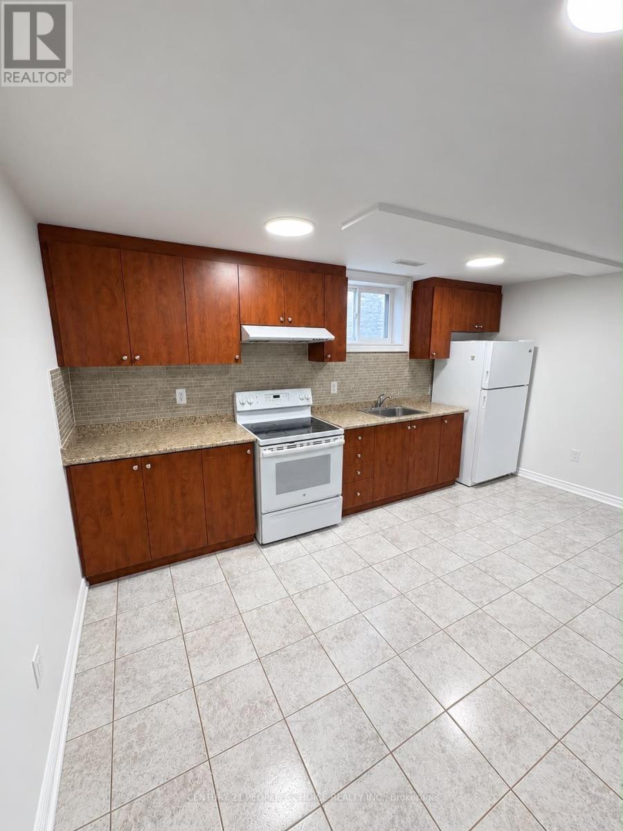 4339 Radisson(Basement) Crescent W, Mississauga, Ontario  L5M 4C2 - Photo 4 - W13886428
